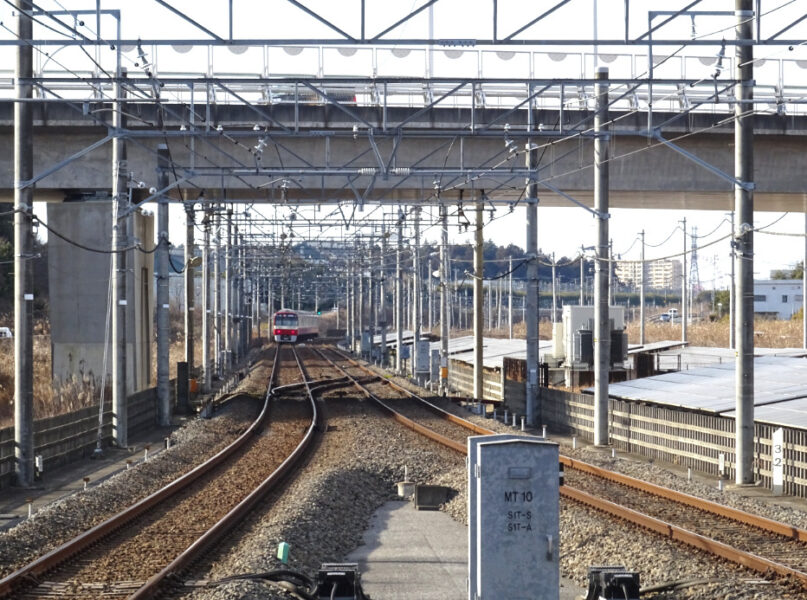 印旛日本医大駅手前にある渡り線