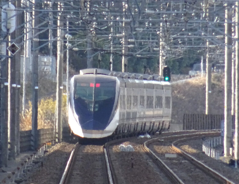 印旛日本医大駅通過後のスカイライナー