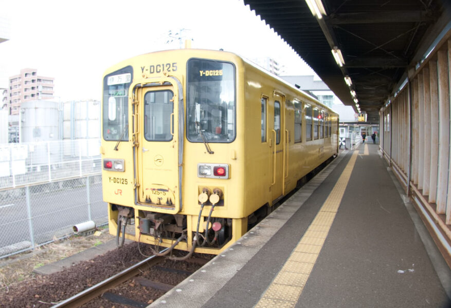 ＪＲ伊万里駅に到着している普通列車