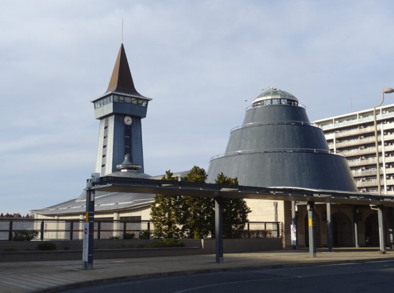 印旛日本医大駅の駅舎