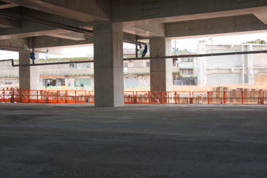 折尾駅高架下と鷹見口