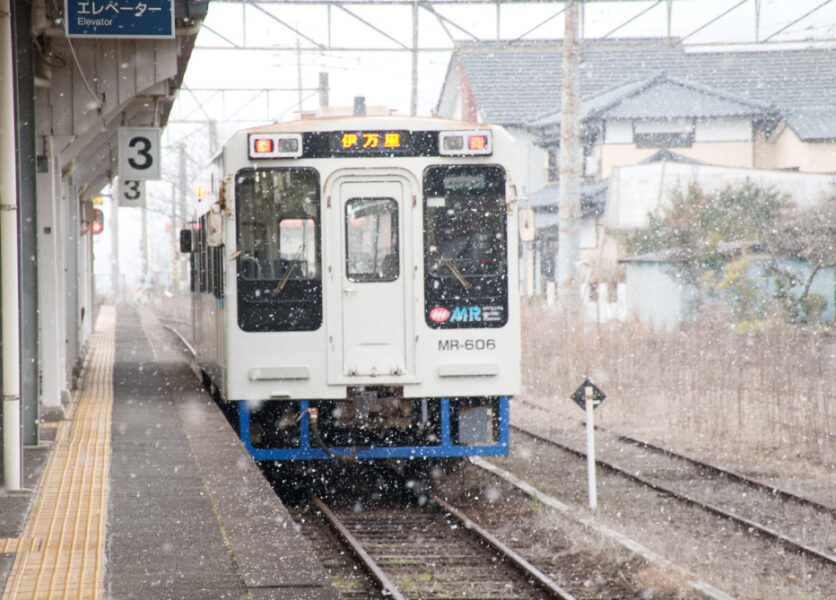 松浦鉄道・有田駅に停車中の普通列車