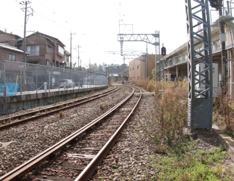 折尾駅を通る筑豊本線の短絡線