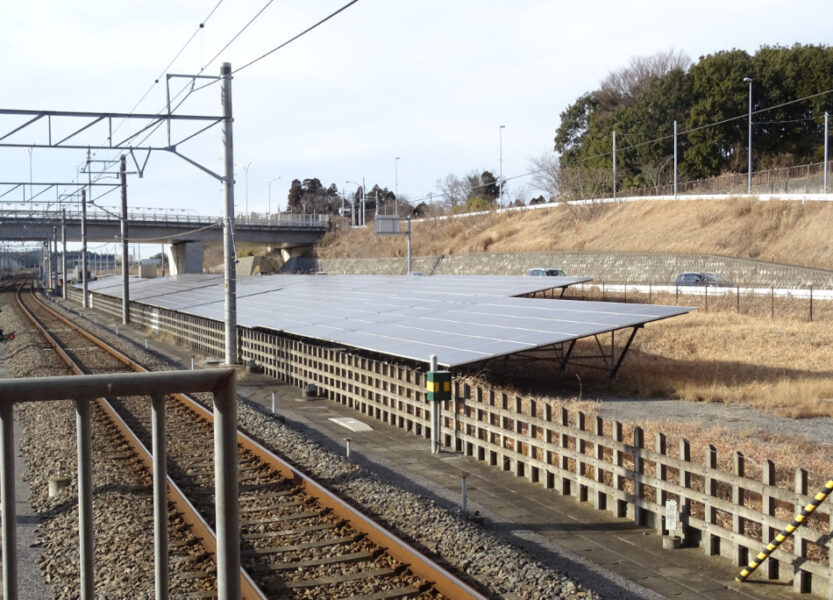 北総鉄道線の横にあるソーラーパネル