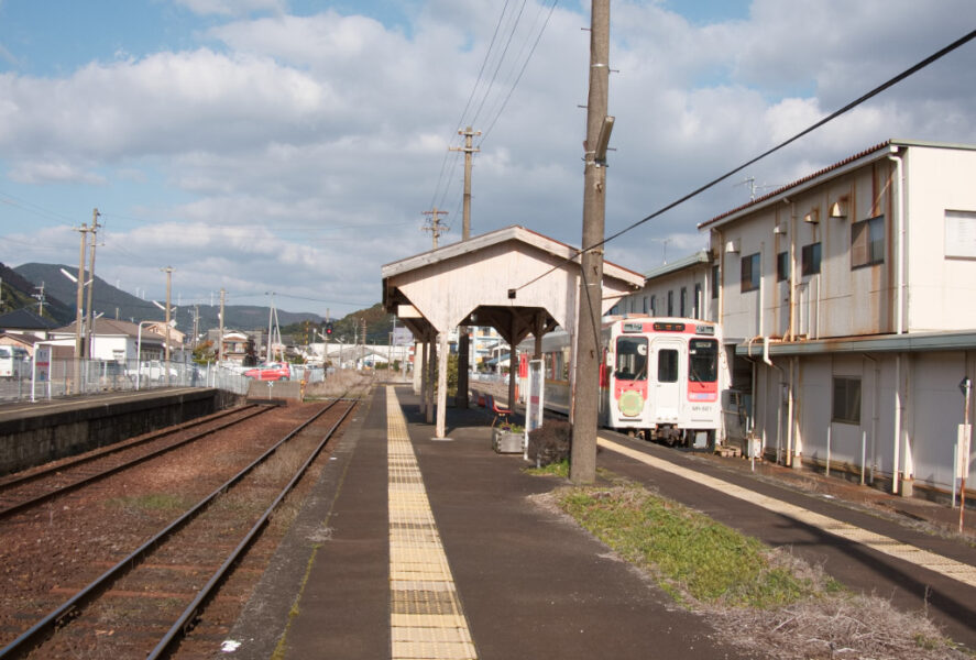 松浦鉄道・佐々駅のホーム