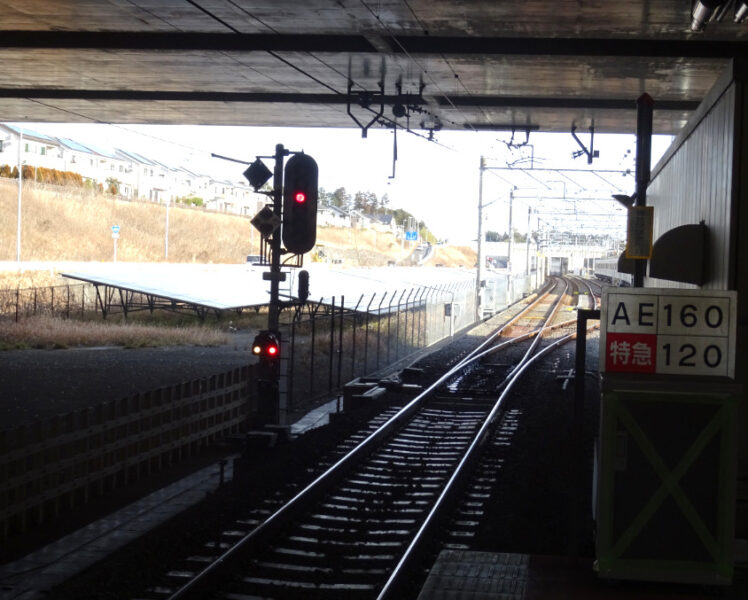 成田スカイアクセス線印旛日本医大駅・成田空港方面の信号機