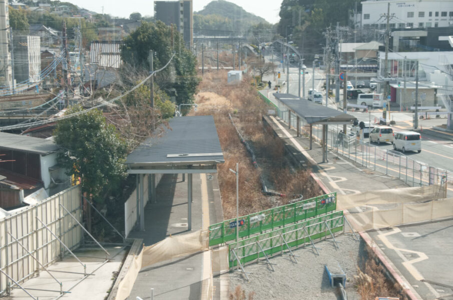 新１番乗り場から筑豊本線の旧ホームを見る