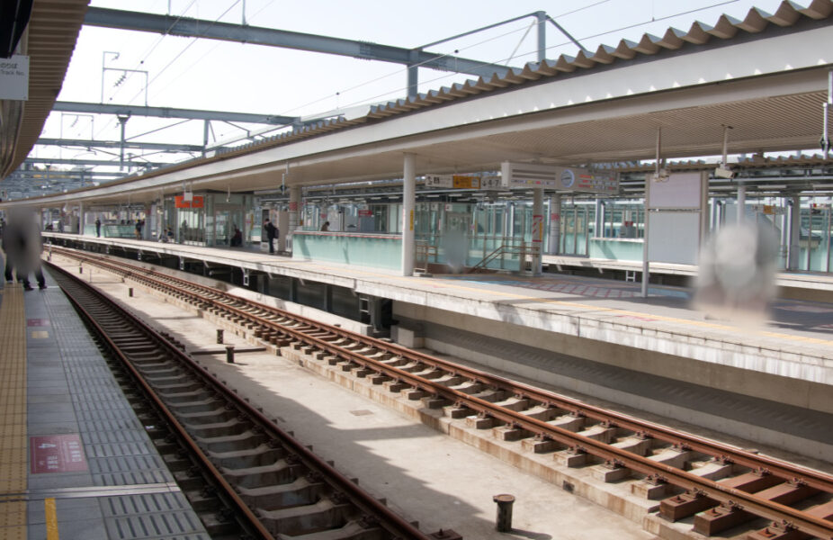 折尾駅・新１番乗り場（直方・飯塚方面）