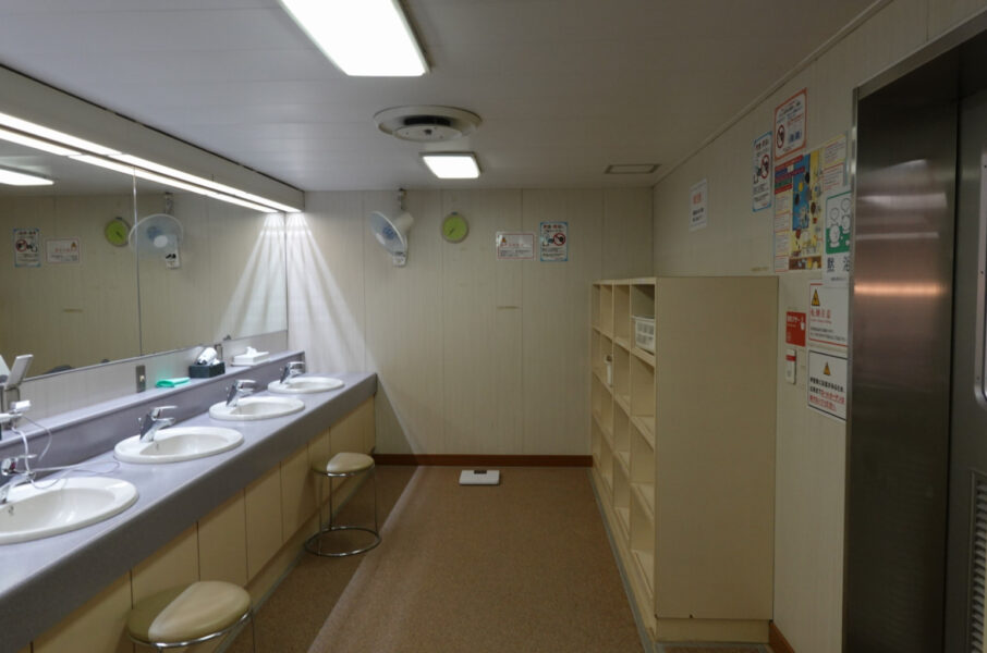 新日本海フェリーらいらっく・大浴場の更衣室