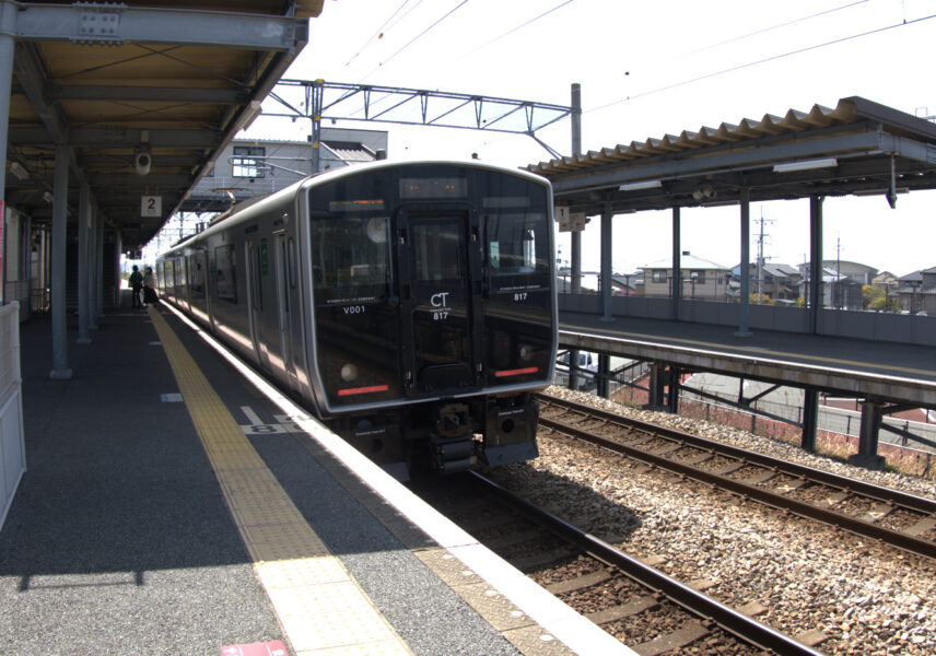 筑後船小屋駅に到着した普通列車