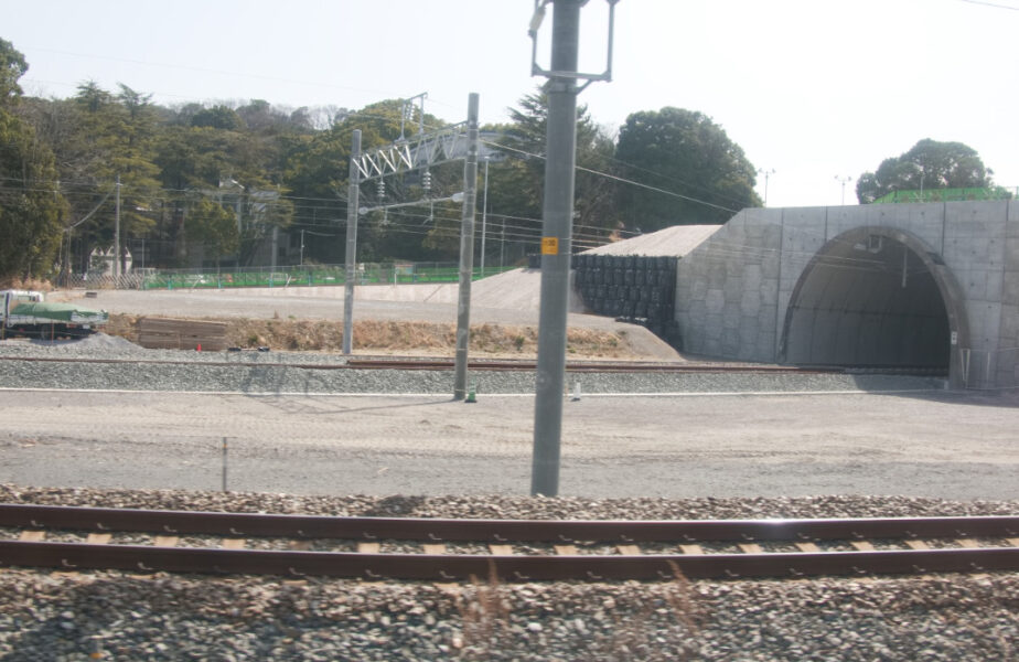 筑豊本線の新しい線路とトンネル