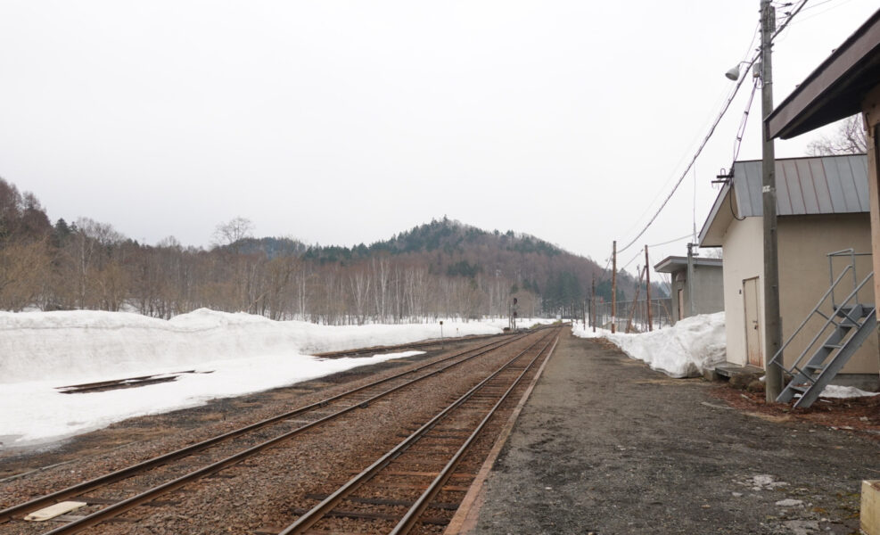 峠下駅のホームから深川方面