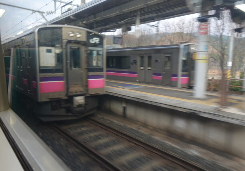 田沢湖駅に到着する大曲行き普通列車