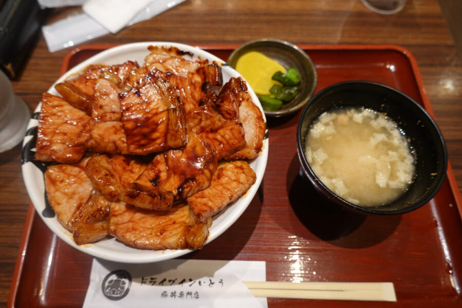 新千歳空港・ドライブインいとうの豚丼