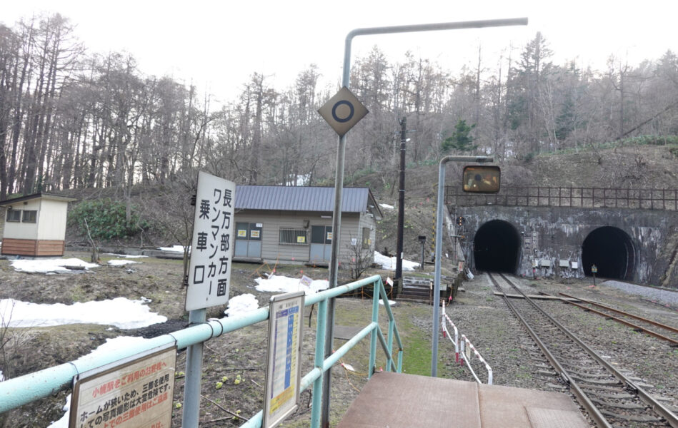 小幌駅の下りホーム（長万部方面）