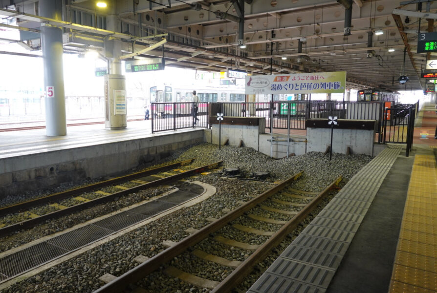 新庄駅の陸羽西線・車止め