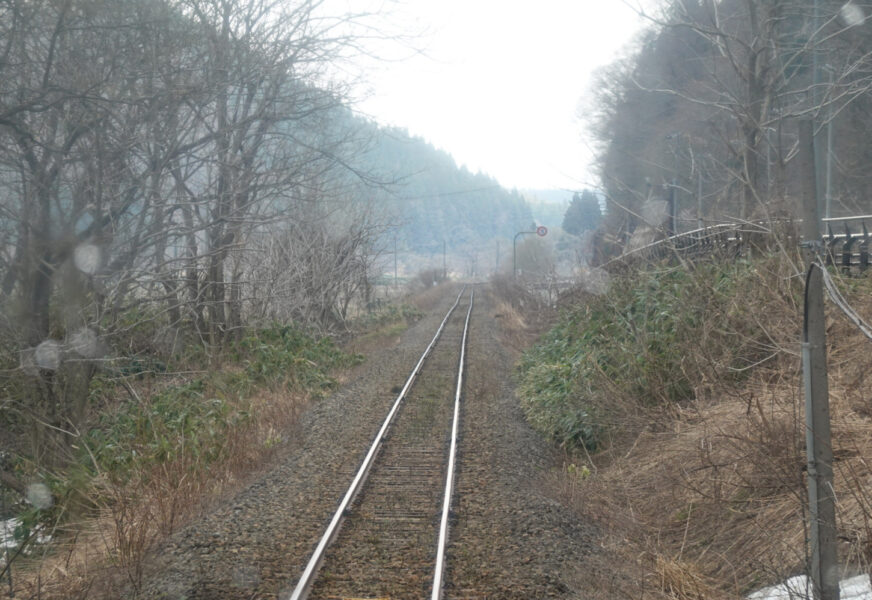 高野～古口駅間を走行中の新庄行き快速・最上川