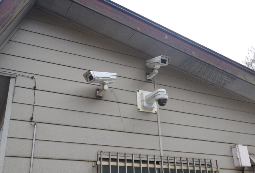 小幌駅の保線所詰所にある監視カメラ