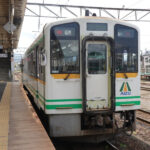 会津若松駅に停車中の会津鉄道の普通列車