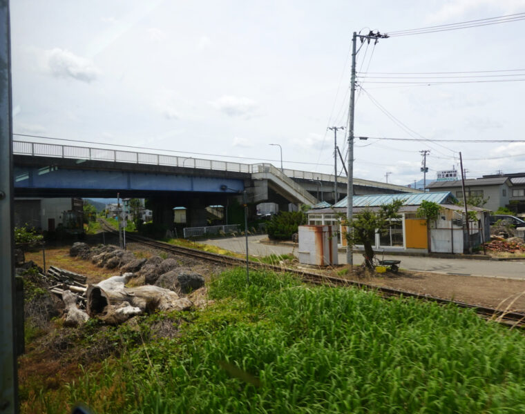 西若松を出発して只見線と分岐する会津鉄道