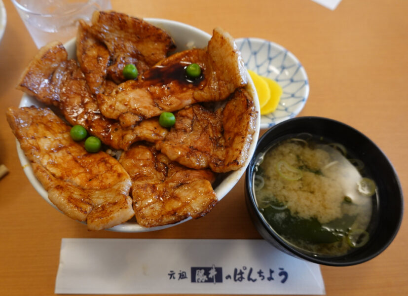 「豚丼のぱんちょう」の豚丼（梅）