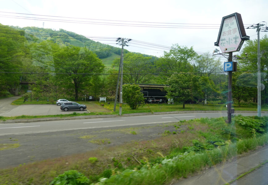 新得駅を出発した代行バス（東鹿越行き）