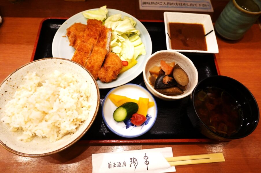 名古屋駅地下街で頂いた味噌カツ定食