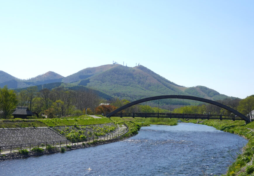 なんだろう橋と美羅尾山