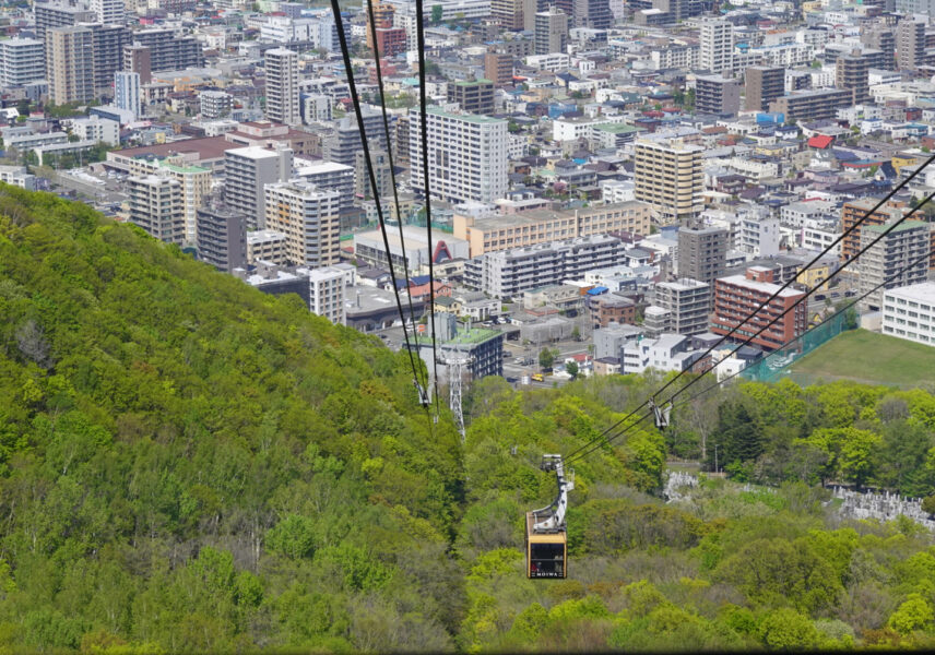 反対側のロープウェイのすれ違う