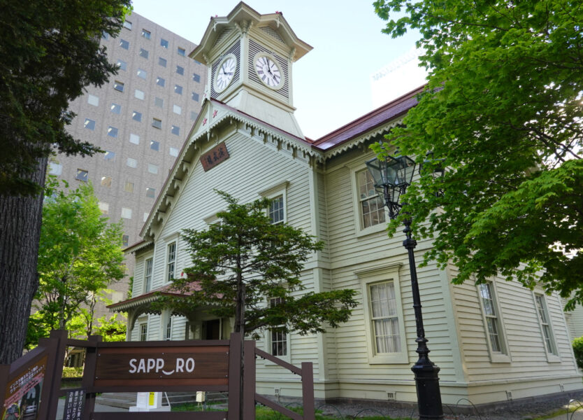 札幌市時計台（斜め右）