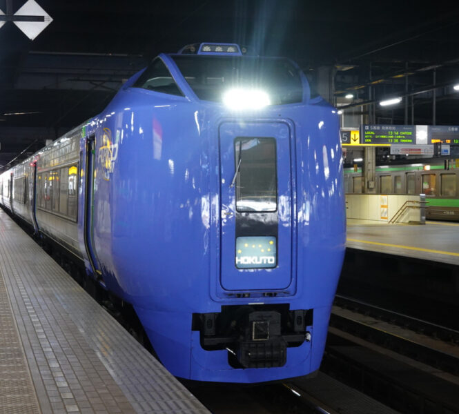 札幌駅に停車中の特急北斗