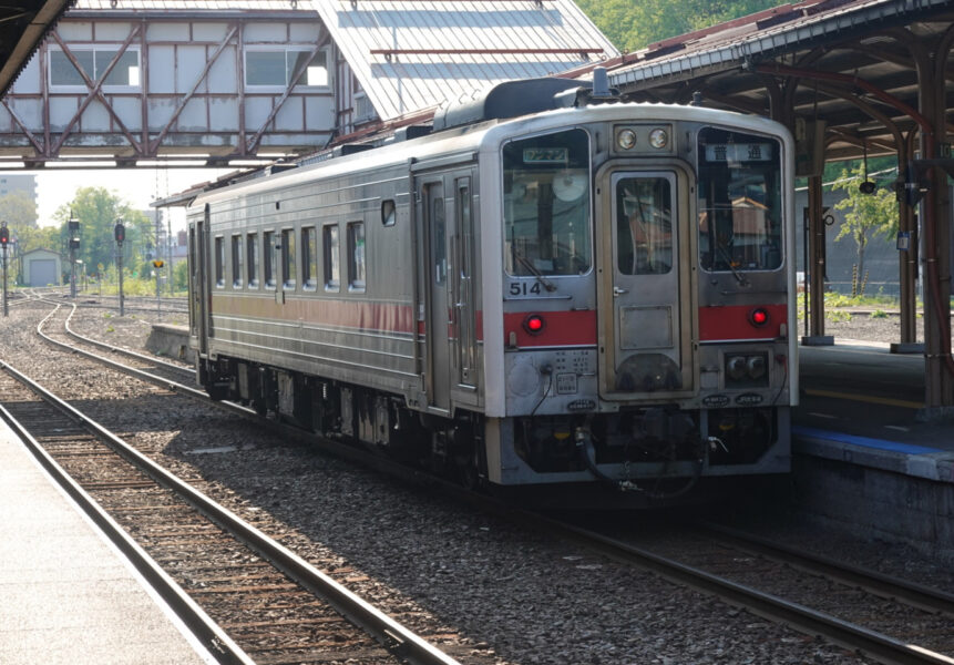 網走駅に停車中のキハ５４・普通列車釧路行き