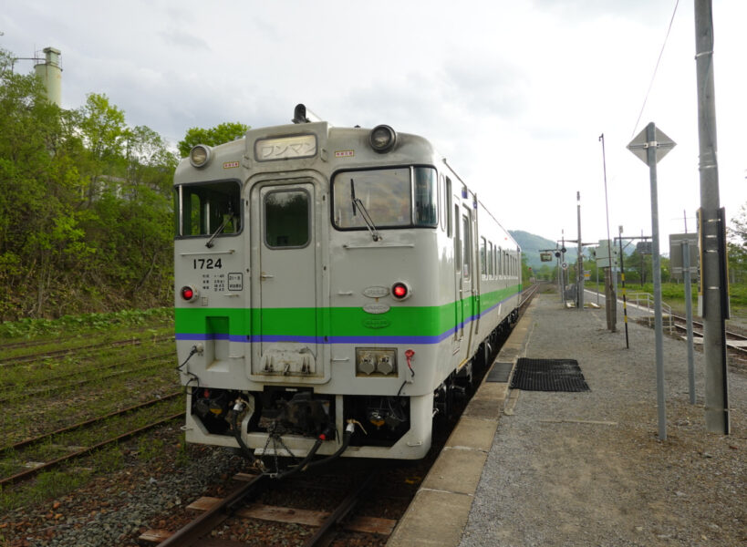 滝川行き普通列車（東鹿越駅停車中・キハ４０）