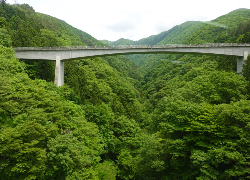 会津鉄道と並行する道路の橋