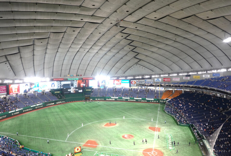 試合終了後の東京ドーム（一塁側）