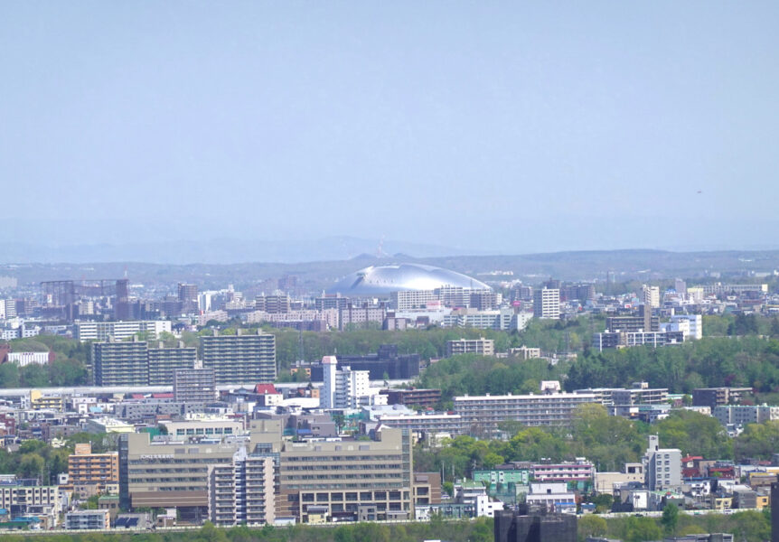 ロープウェイから札幌ドームが見える