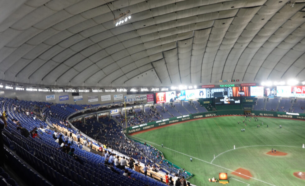 試合終了後の東京ドーム（三塁側）