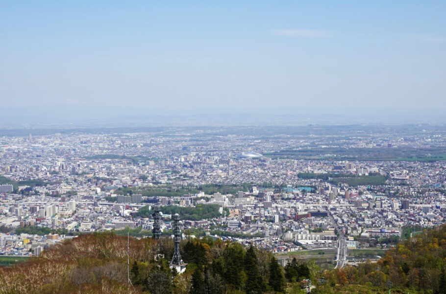 藻岩山山頂から月寒・福住方面の景色