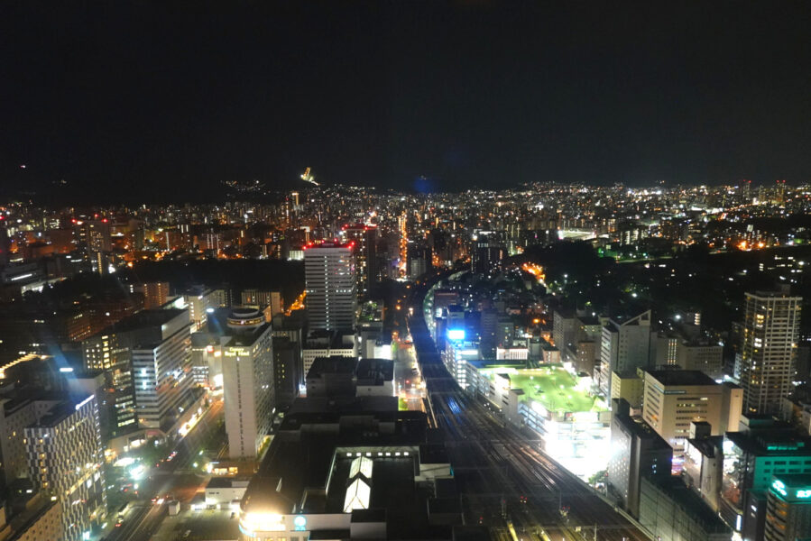 ＪＲタワー展望室から札幌市（西）の夜景を見る