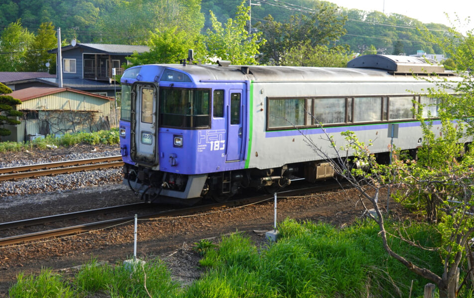 網走駅に向けて入換作業中の１８３系（特急オホーツク２号）