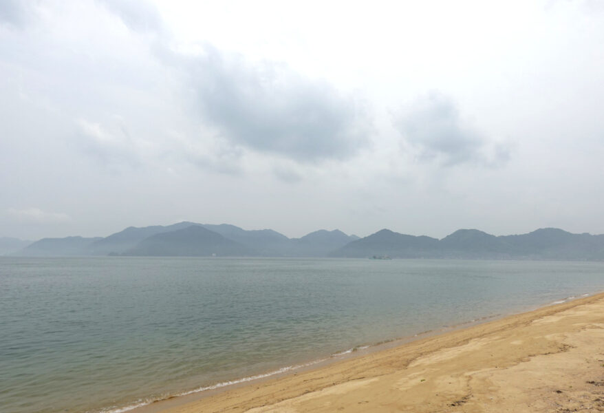 向島近くの海岸線