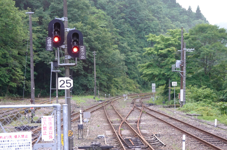 備後落合駅の芸備線と木次線の出発信号機