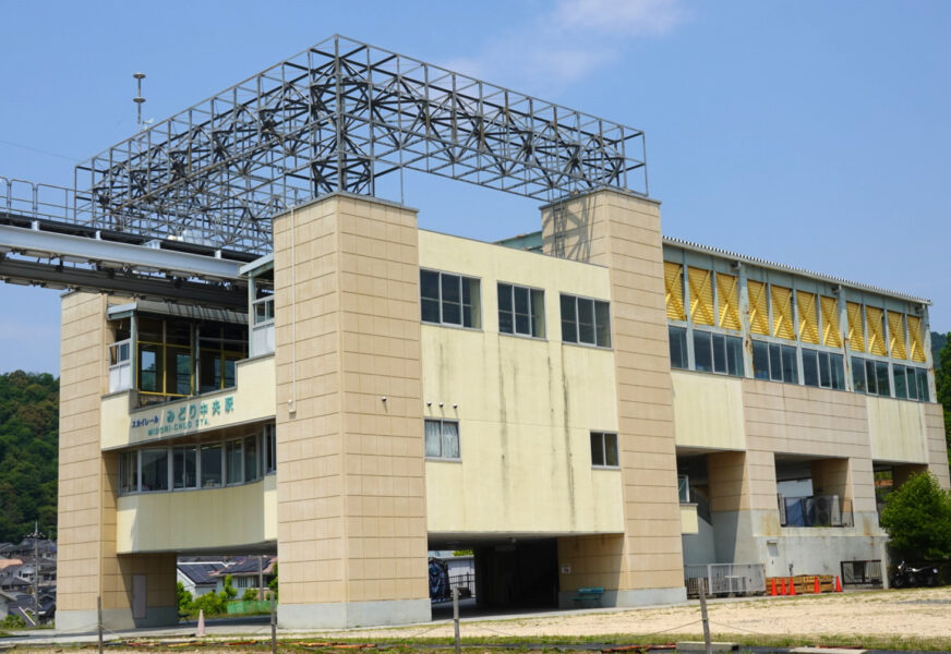 みどり中央駅の駅舎②