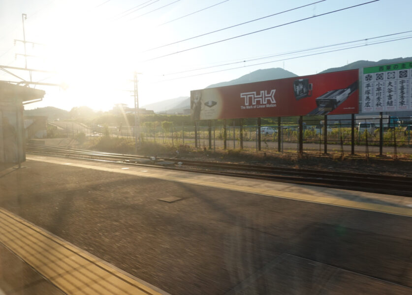 関ヶ原駅を通過中の特急ひだ３６号