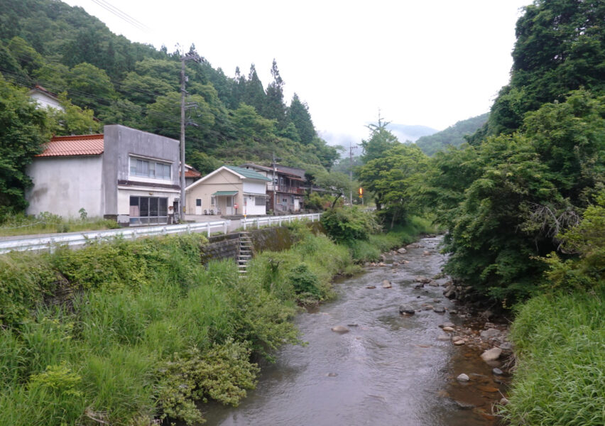 備後落合駅の近くを流れる小鳥原川