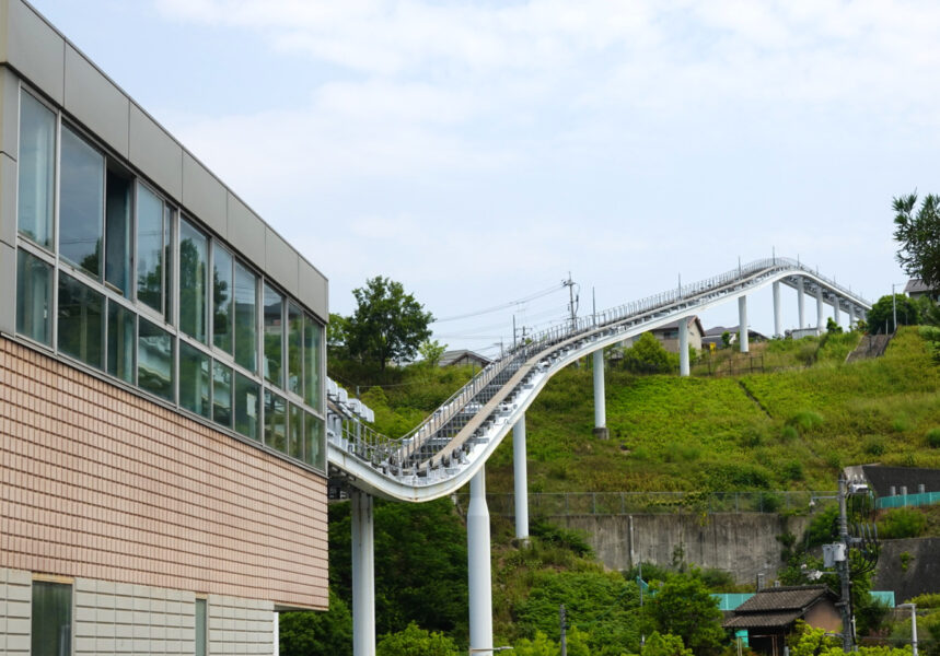 スカイレールの線路とみどり口駅