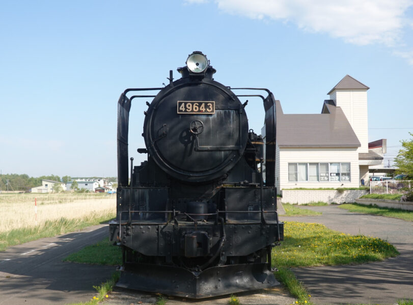 卯原内駅で保存されているＳＬ(9600形-正面)