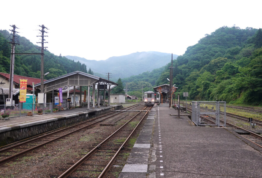 備後落合駅のホーム