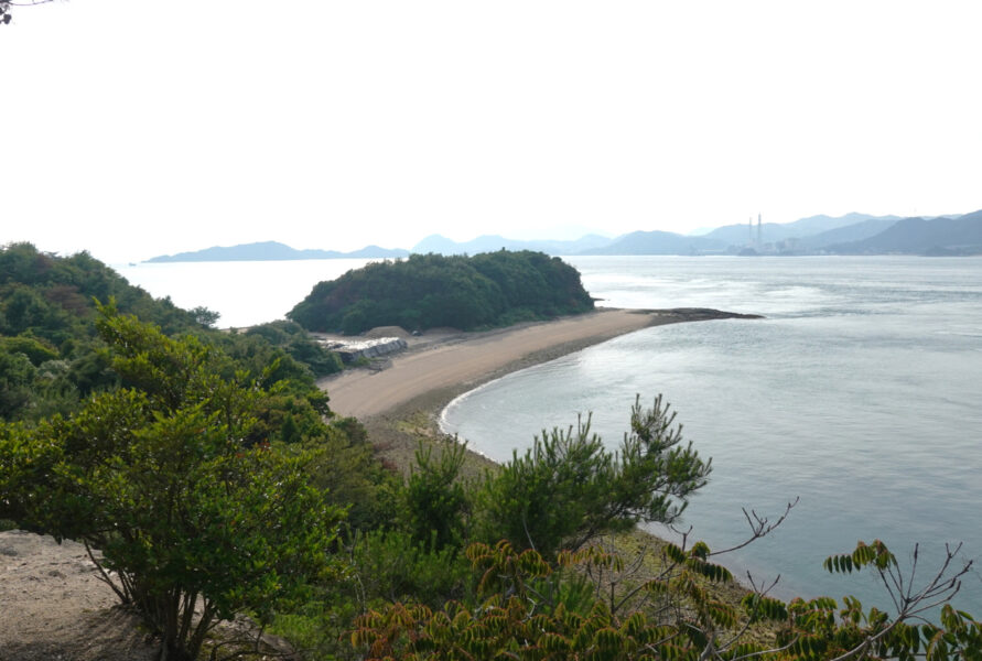 大久野島から見える北部監視所跡