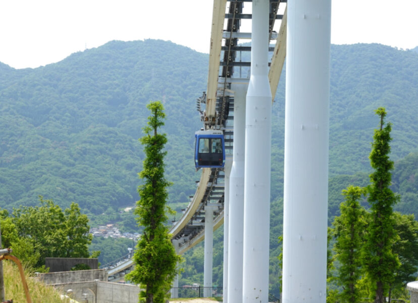 みどり中央⇒みどり中街に向けて走行中のスカイレール